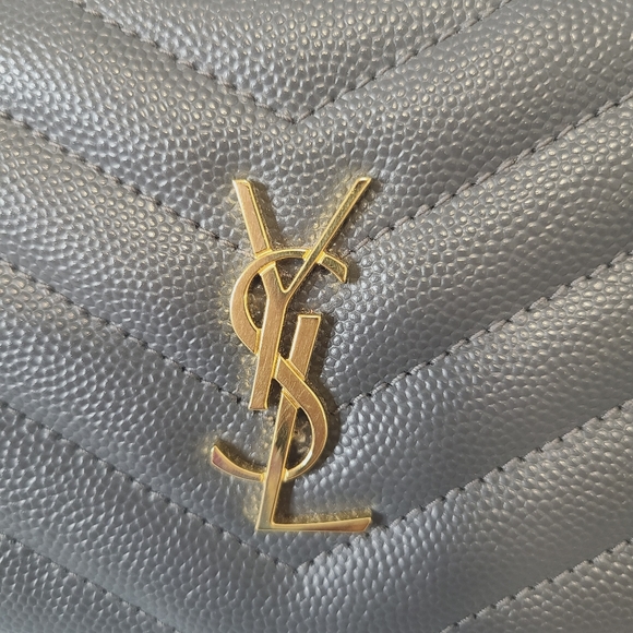 YSL Saint Laurent Grey Chevron Pebbled Bi-Fold Wallet - Picture 3 of 15